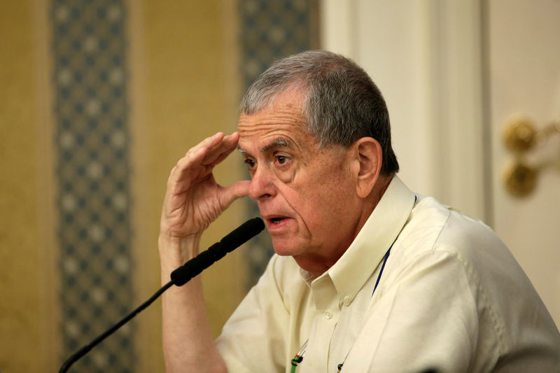 © Reuters. Nobel laureate Aaron Ciechanover speaks at a news conference in Beijing