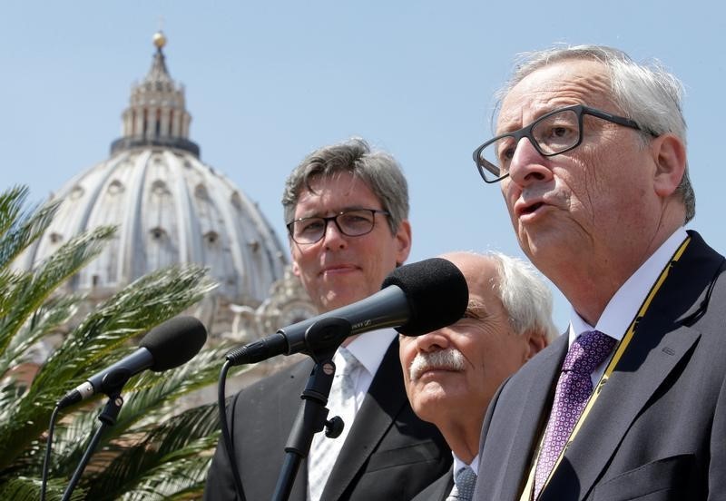 © Reuters. Juncker ve la crisis de refugiados de la UE en un "punto de inflexión"