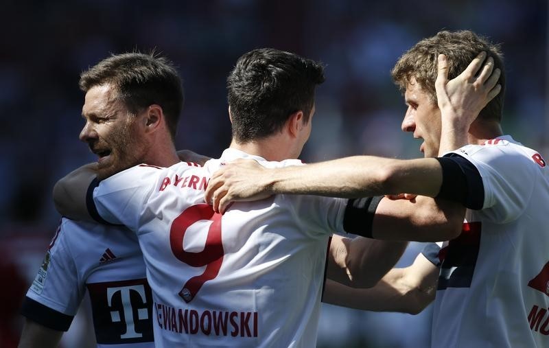 © Reuters. El Bayern de Munich gana la Bundesliga por cuarta temporada consecutiva