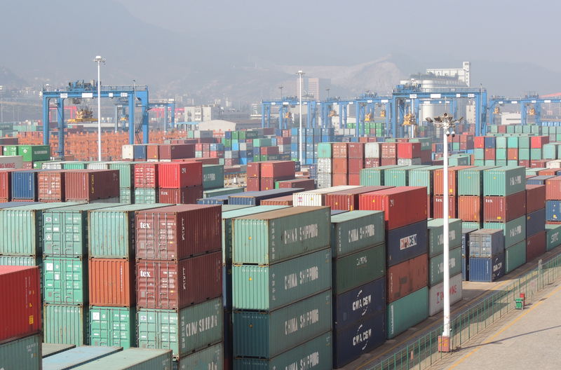 © Reuters. Containers are seen at a port in Lianyungang