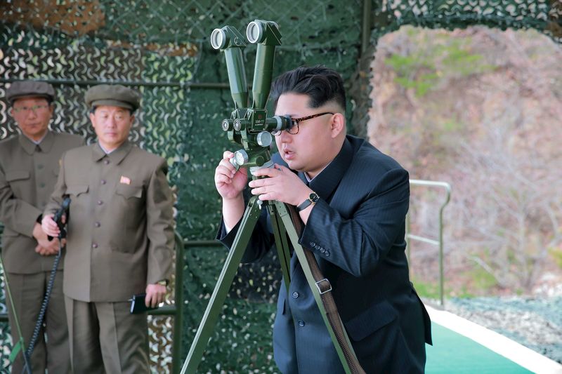 © Reuters. Kim Jong Un modera su retórica sobre el arsenal nuclear norcoreano