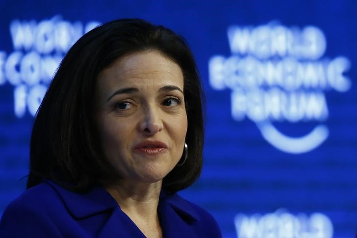© Reuters. Sandberg, Chief Operating Officer of Facebook attends the annual meeting of the World Economic Forum (WEF) in Davos