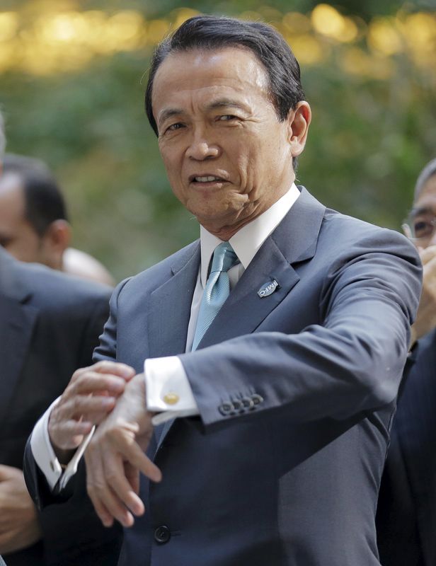 © Reuters. Japón, listo para intervenir si movimientos yen son muy volátiles: Ministro