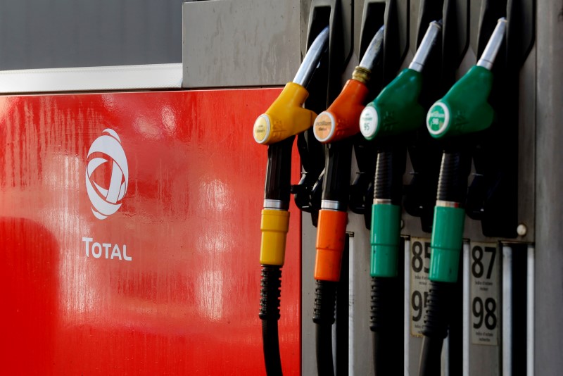 © Reuters. The logo of French oil company Total is seen on a fuel pump at a Total gas station in Paris