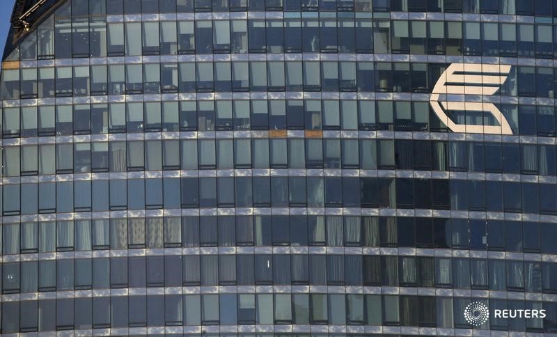 © Reuters. Логотип ВТБ на здании в Москве