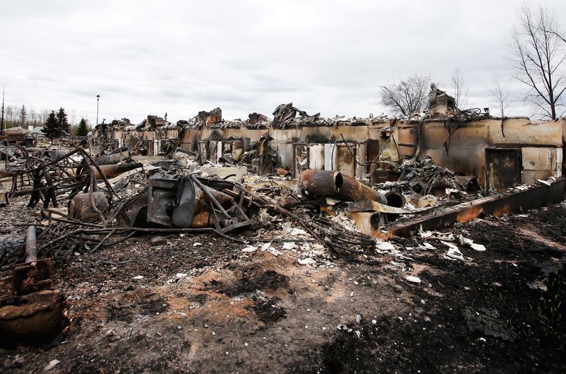 © Reuters. Burned out homes are pictured in the Abasand neighbourhood of Fort McMurray