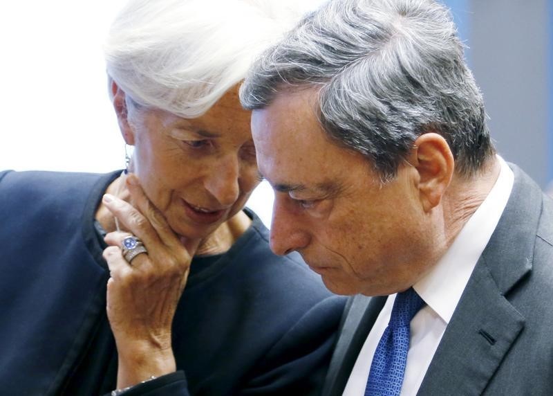 © Reuters. Rendimiento bonos griegos cae a menos del 8 pct tras oferta de alivio de deuda