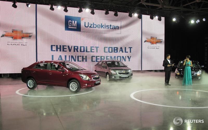 © Reuters. General Motors new Chevrolet Cobalt sedans are seen during the launch ceremony in Tashkent