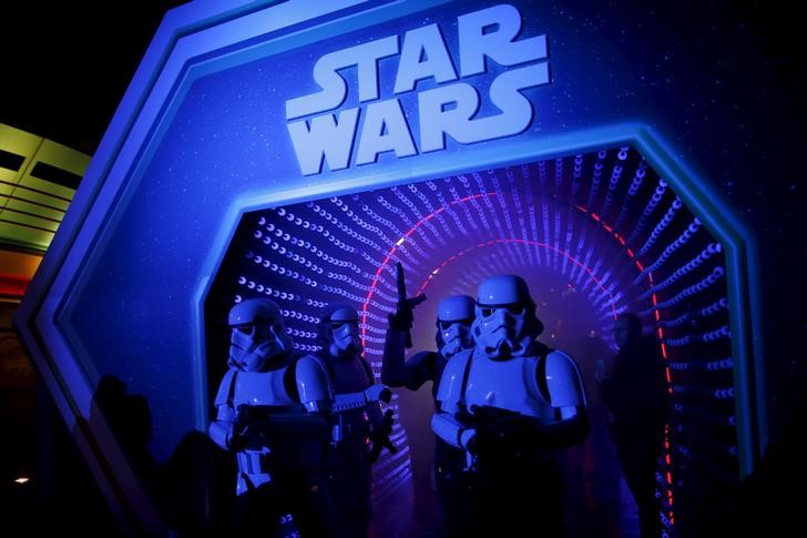 © Reuters. Characters of Star Wars take part in an event held for the release of the film "Star Wars: The Force Awakens" in Disneyland Paris