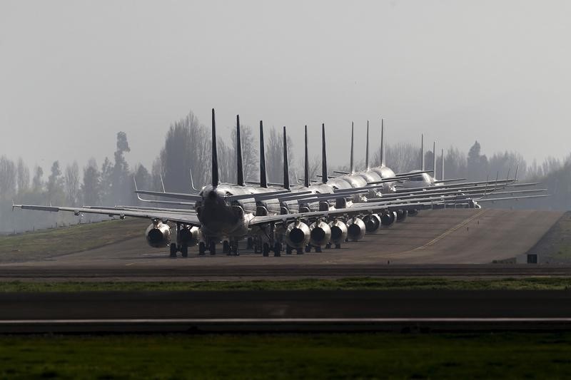 © Reuters. Planes are parked next to a landing track at the international airport of Santiago city