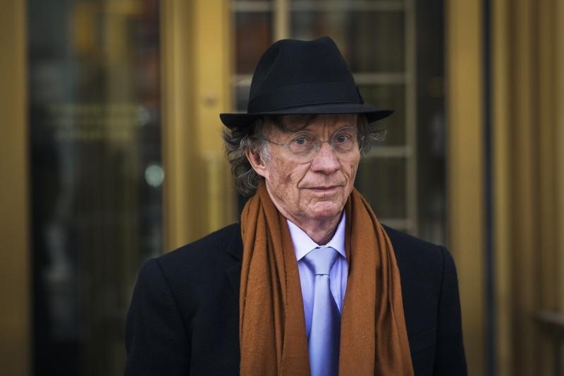 © Reuters. Texas investor Samuel Wyly exits the Manhattan Federal Court