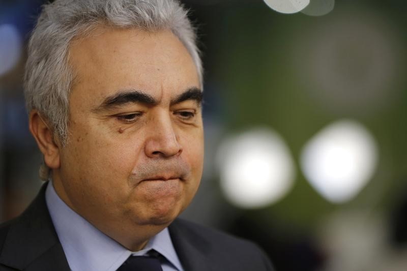 © Reuters. International Energy Agency's (IEA) Executive Director Fatih Birol looks on during the World Climate Change Conference 2015 (COP21) at Le Bourget, near Paris, France