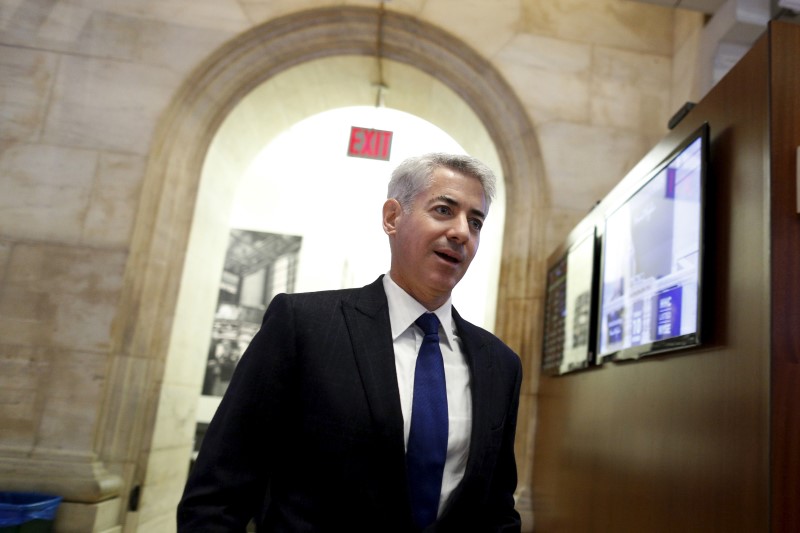 © Reuters. Activist investor Bill Ackman, chief executive of Pershing Square walks on the floor of the New York Stock Exchange 