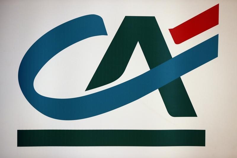 © Reuters. Crédit Agricole bank logo in Paris