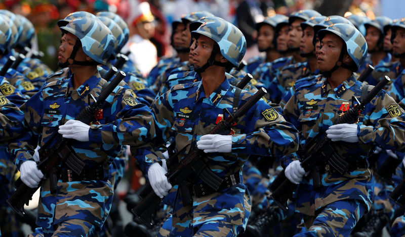 © Reuters. Soldiers hold rifles while marching during a celebration to mark Reunification Day in Ho Chi Minh city, Vietnam