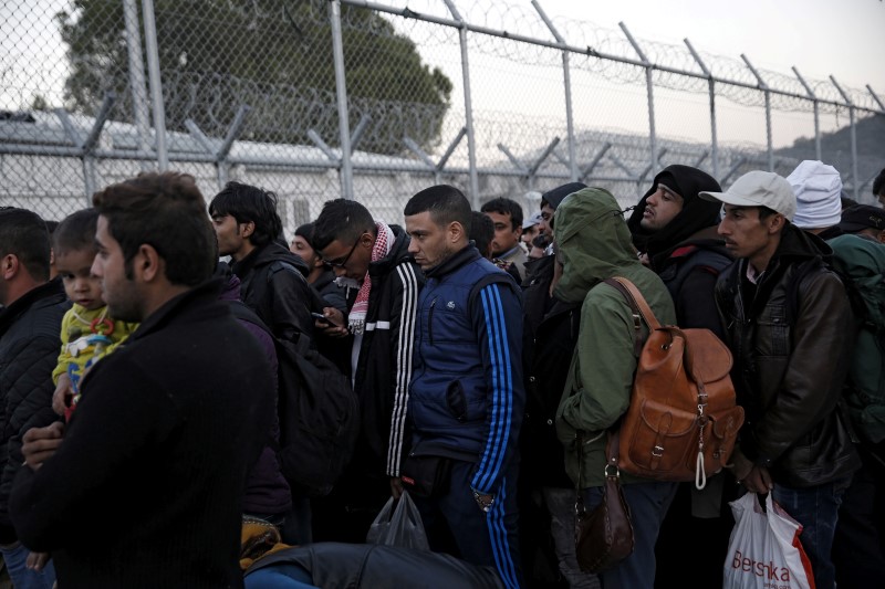 © Reuters. Refugiados e imigrantes vistos na ilha grega de Lesbos