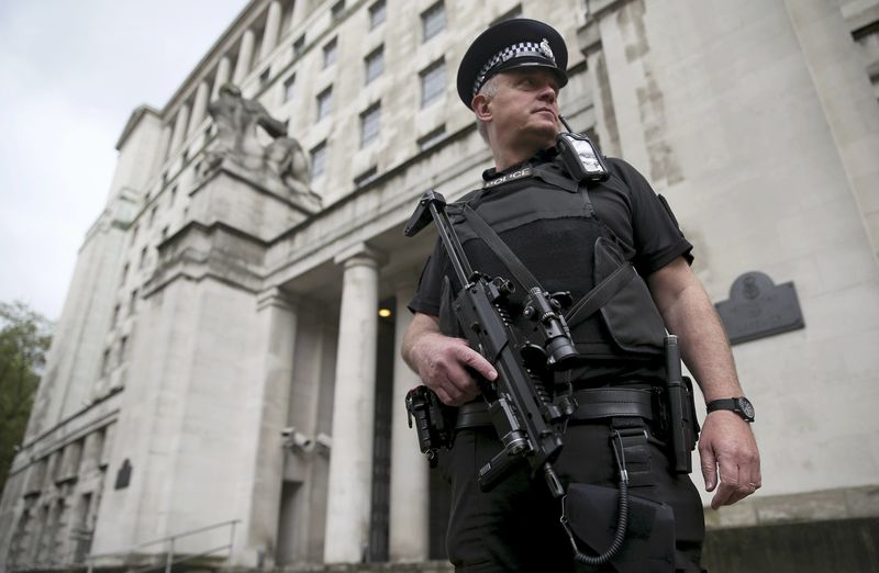 © Reuters. المخابرات البريطانية ترفع مستوى التهديد من مسلحي أيرلندا الشمالية