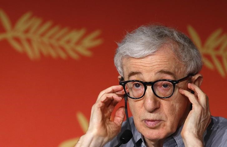 © Reuters. Diretor Woody Allen concede entrevista em Cannes