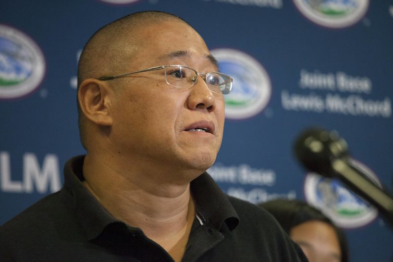 © Reuters. Kenneth Bae speaks during a news conference at U.S. Air Force Joint Base Lewis-McChord in Fort Lewis Washington