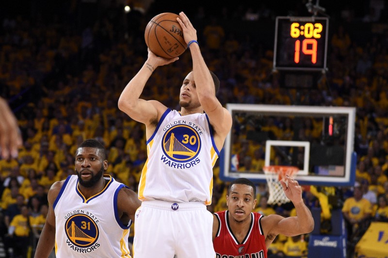 © Reuters. NBA: Playoffs-Portland Trail Blazers at Golden State Warriors