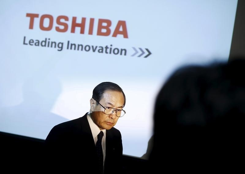 © Reuters. Toshiba Corp President and CEO Masashi Muromachi leaves a news conference at the company headquarters in Tokyo