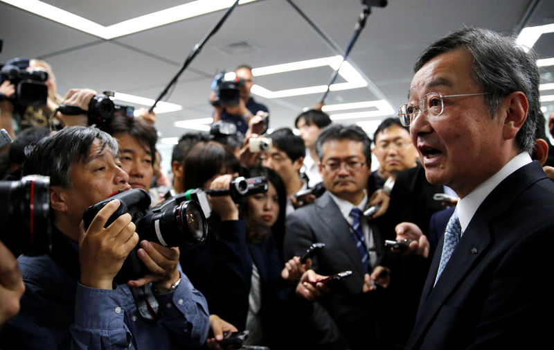 © Reuters. Sharp Corp CEO Takahashi speaks to the media after a company results news conference in Tokyo