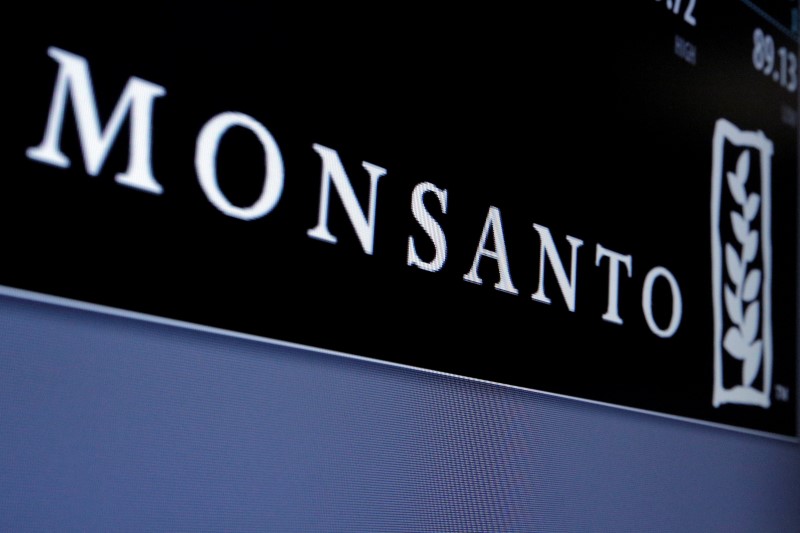© Reuters. Monsanto is displayed on a screen where the stock is traded on the floor of the NYSE 