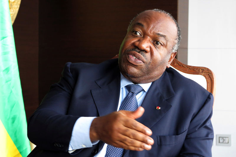 © Reuters. Gabon President Ali Bongo Ondimba speaks during an interview in Libreville