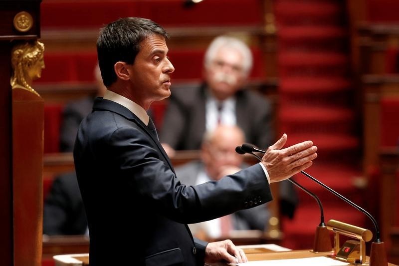 © Reuters. الحكومة الفرنسية تنجو من اقتراع لحجب الثقة