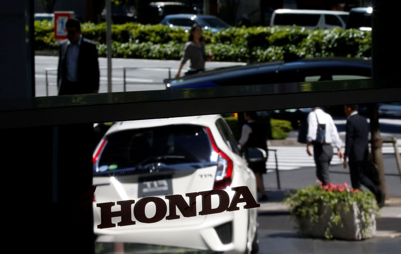 © Reuters. Logo of Honda Motor is pictured at the company's showroom in Tokyo