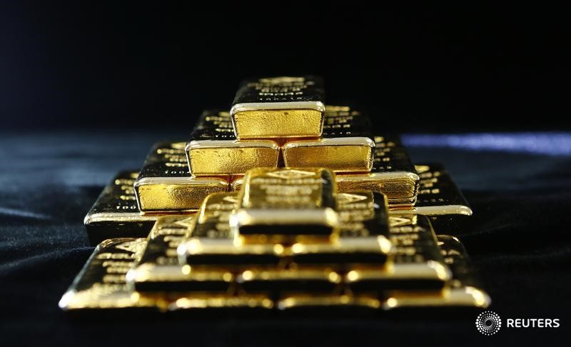 © Reuters. Gold bars are seen at the Austrian Gold and Silver Separating Plant 'Oegussa' in Vienna