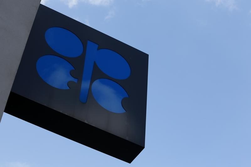 © Reuters. OPEC logo is pictured at its headquarters in Vienna