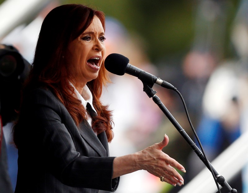 © Reuters. Cristina Kirchner faz discurso em Buenos Aires