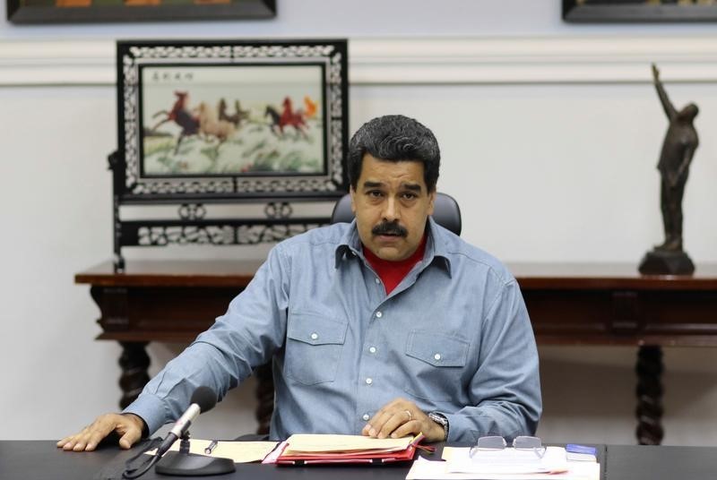 © Reuters. الرئيس الفنزويلي يعلن حالة الطوارئ ويشير إلى "تهديدات" أمريكية وداخلية