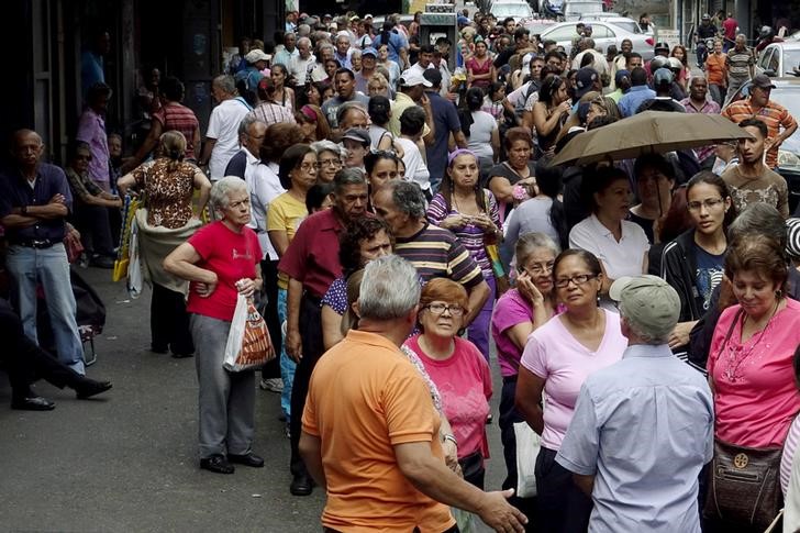 © Reuters. Presidente de Venezuela firma decreto de estado de excepción 