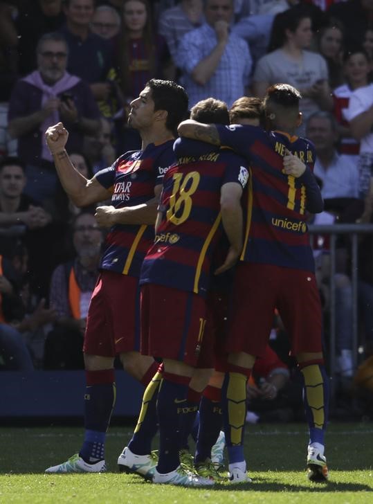 © Reuters. Fútbol - Granada v Barcelona - Liga BBVA de España
