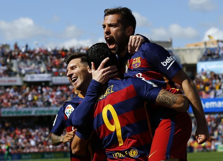 © Reuters. Fútbol - Granada v Barcelona - Liga BBVA de España