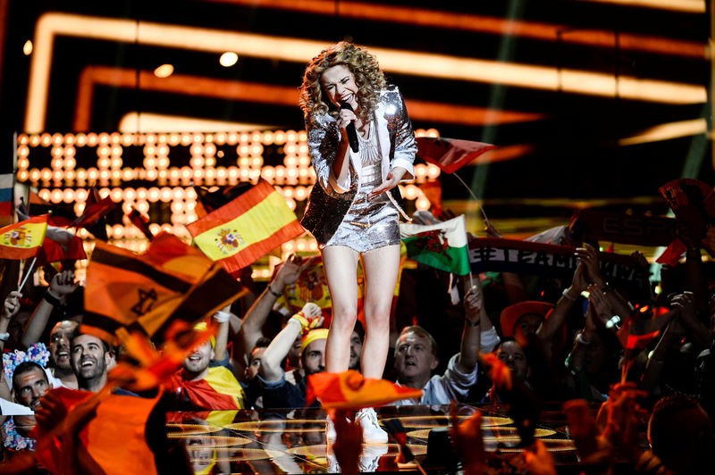 © Reuters. Laura Tesoro representing Belgium performs with the song "What's the Pressure" during the Eurovision Song Contest final at the Ericsson Globe Arena in Stockholm