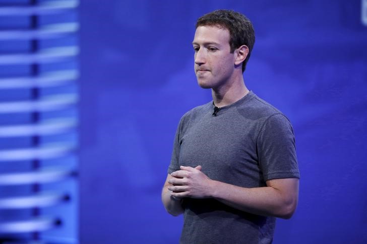 © Reuters. Facebook CEO Mark Zuckerberg speaks on stage during the Facebook F8 conference in San Francisco, California