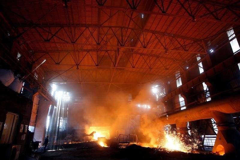 © Reuters. A view inside a steel production facility at Shanxi Zhongsheng Steel in Fenyang
