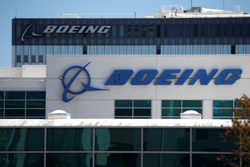 © Reuters. The logo of Boeing (BA) is seen in Los Angeles