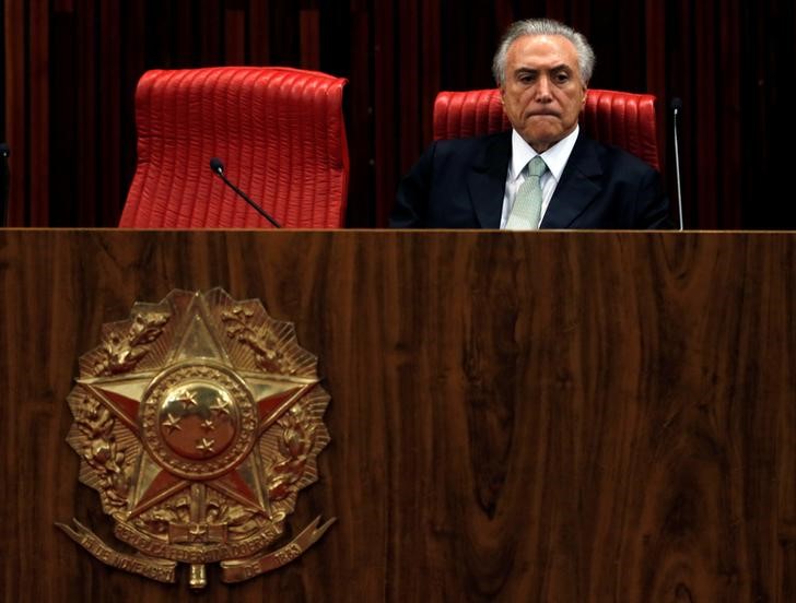 © Reuters. Brazil's interim President Michel Temer reatcs during the inauguration ceremony of Gilmar Mendes as the new president of the Superior Electoral Court in Brasilia