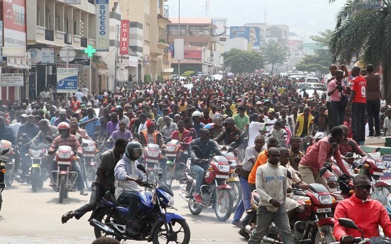 © Reuters. بوروندي تقول إن رواندا طردت 1300 من مواطنيها