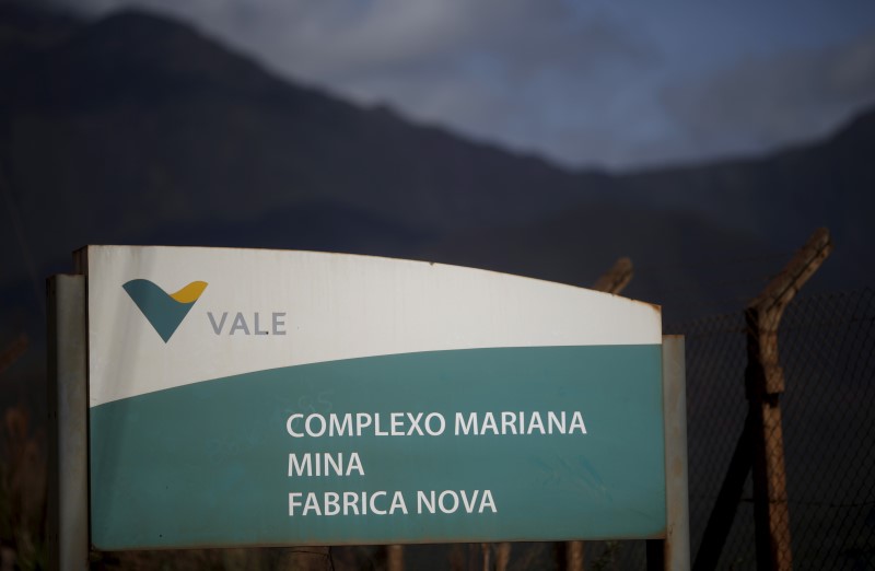 © Reuters. Logotipo da Vale na entrada de uma mina da Samarco em Mariana.