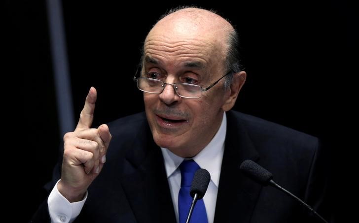 © Reuters. Novo ministro das Relações Exteriores, José Serra,  fala em votação do Senado sobre impeachment da presidente afastada Dilma Rousseff 