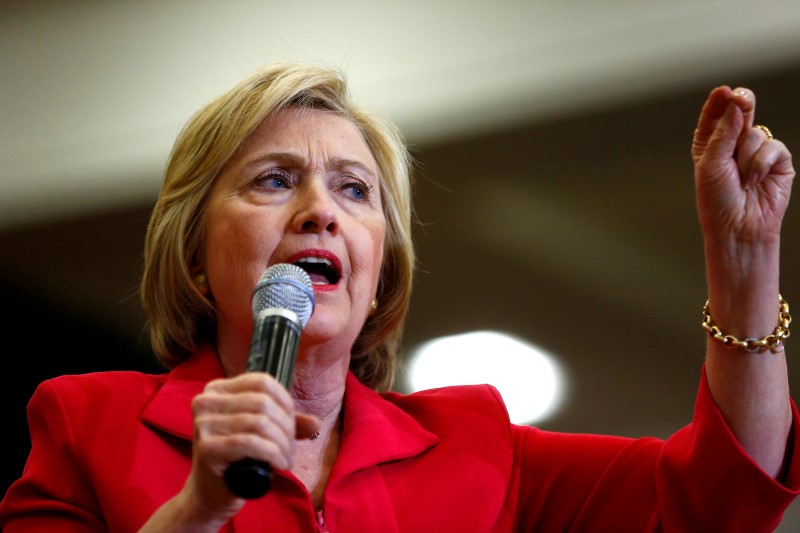 © Reuters. U.S. Democratic presidential candidate Hillary Clinton speaks at Transylvania University in Lexington, Kentucky