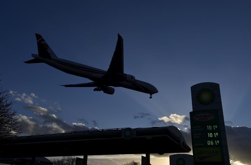 © Reuters. The Wider Image: Fuel prices around the world