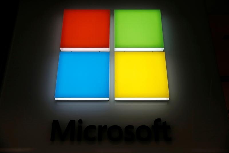 © Reuters. Dow Jones Industrial Average listed company Microsoft (MSFT)'s logo is seen in Los Angeles