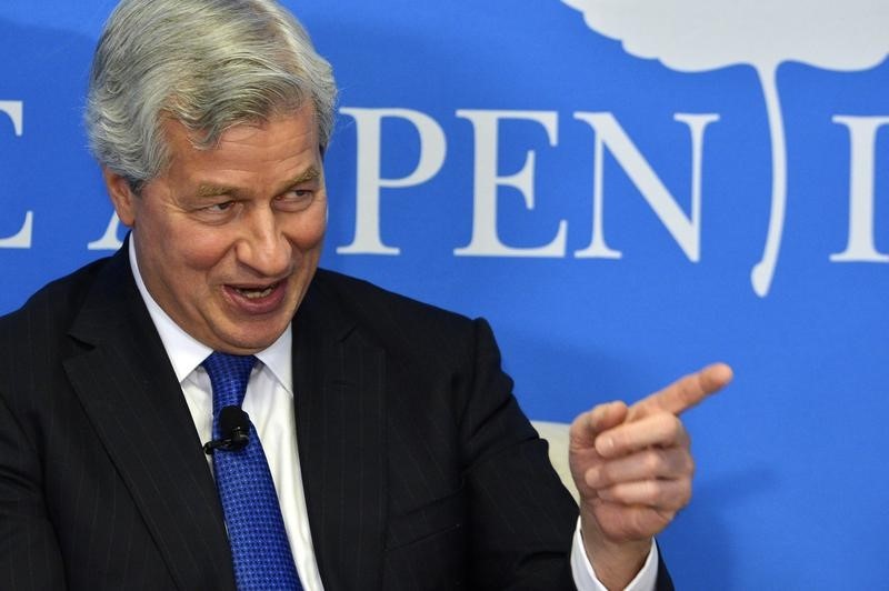 © Reuters. JPMorgan Chairman and CEO Jamie Dimon speaks at the Aspen Institute's "Closing the Workforce Skills Gap" seminar