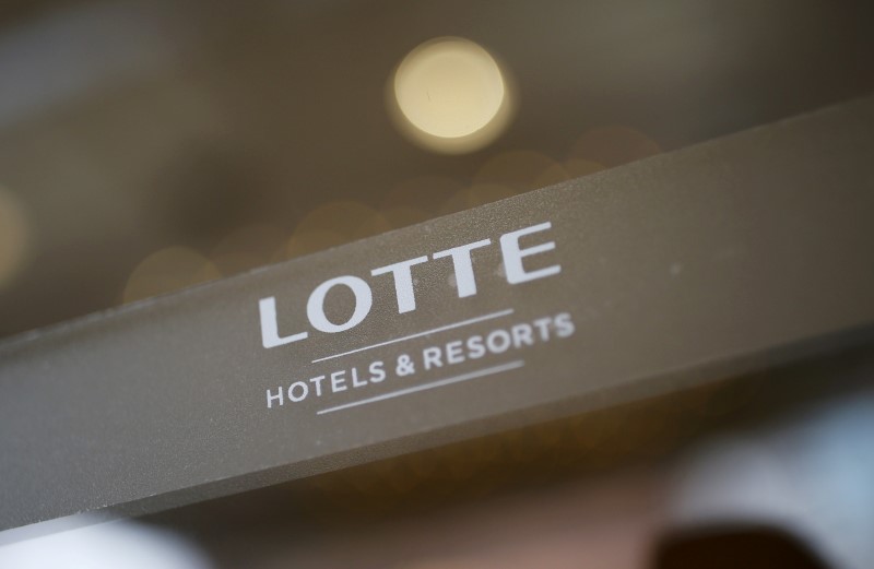 © Reuters. HOTEL LOTTE PRÉPARE LA PLUS GROSSE ENTRÉE EN BOURSE DE 2016